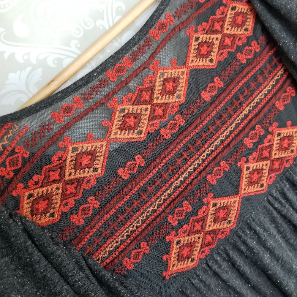 Free People Embroidered Boho Ruffle Sleeve Top Gray w/ Red Accents Sz L - Picture 3 of 10